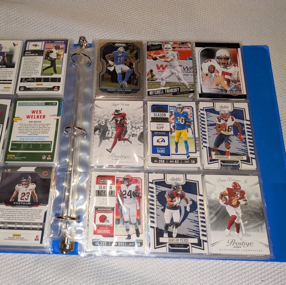 NFL Football Trading Cards Binder Collection ? 100 Football Card Lot ? NFL Football Trading Cards Binder Collection ? 100 Football Card Lot ?